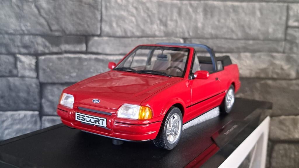 Ford Escort MK4  Cabriolet.  1:18éme, Neuf, OttOMobile, Enlèvement ou Envoi, Voiture