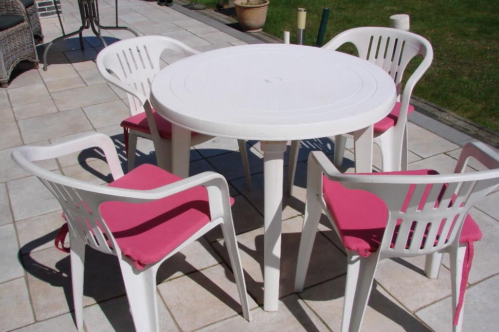 tuinset: 4 stoelen met kussen en ronde tafel, Jardin & Terrasse, Ensembles de jardin, Chaise, Salons de jardin, Synthétique, Utilisé