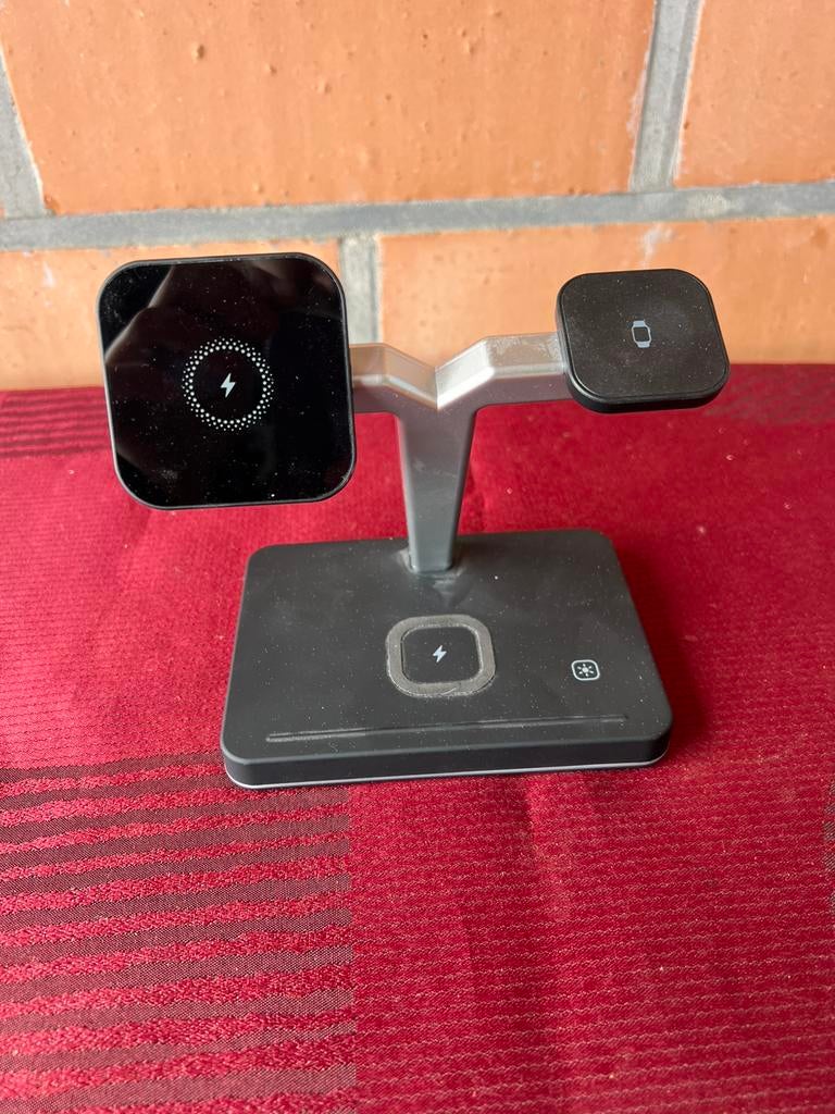 Oplader gsm , horloge en oortjes, Ophalen of Verzenden, Zo goed als nieuw