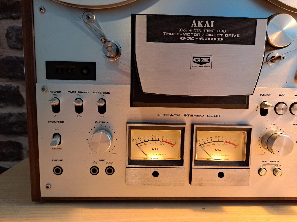 Magnetophone à bande d'occasion 4 pistes - Akai GX 630d SS