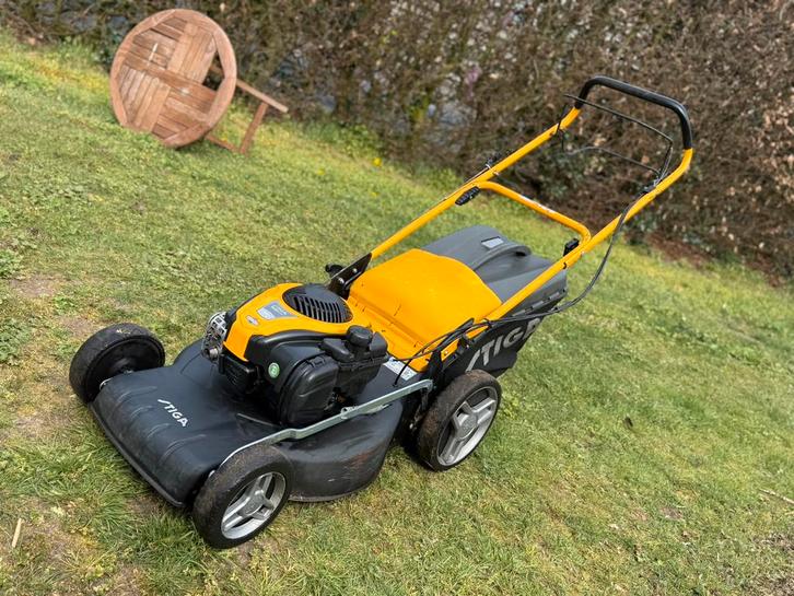 Stiga benzine grasmaaier, Tuin en Terras, Grasmaaiers, Zo goed als nieuw, Opvangbak, Ophalen
