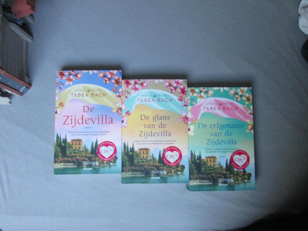 Trilogie De Zijdevilla (Tabea Bach), Boeken, Romans, Ophalen, Zo goed als nieuw, Tabea Bach