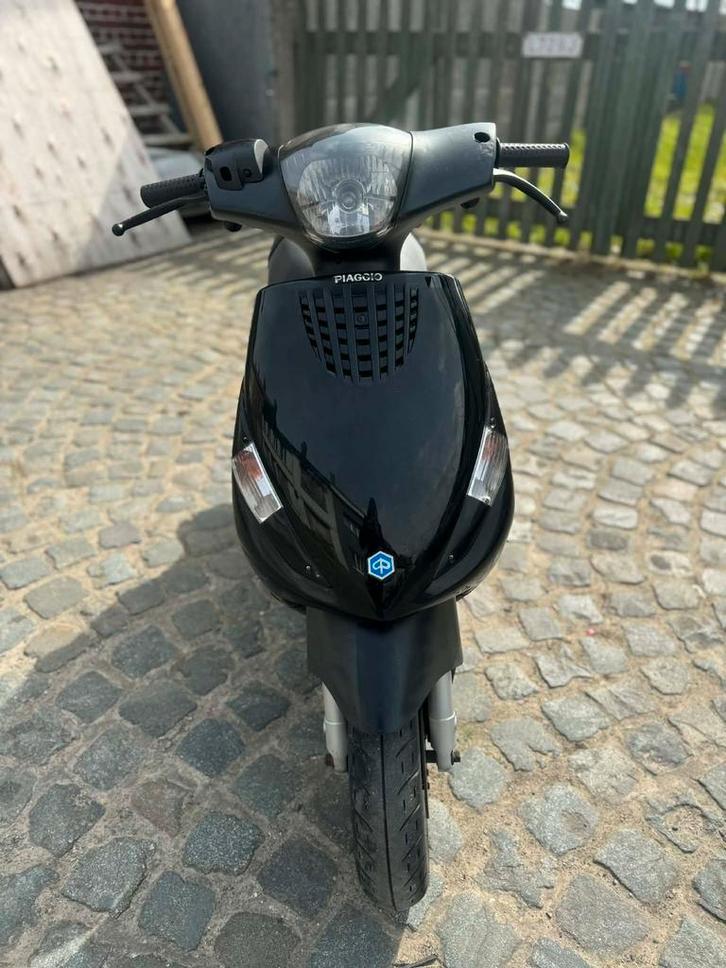 Piaggio zip A klasse met alle papieren aanwezig, Vélos & Vélomoteurs, Scooters | Piaggio, Comme neuf, Zip, Classe A (25 km/h)