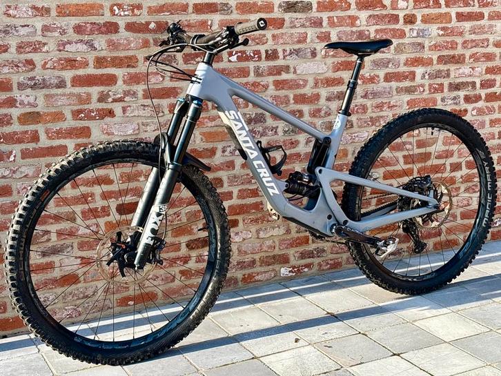 Enduro SANTA CRUZ Carbone 29 L / FOX 36/ SHIMANO XT, Vélos & Vélomoteurs, Vélos | VTT & Mountainbikes, Comme neuf, Hommes, Autres marques