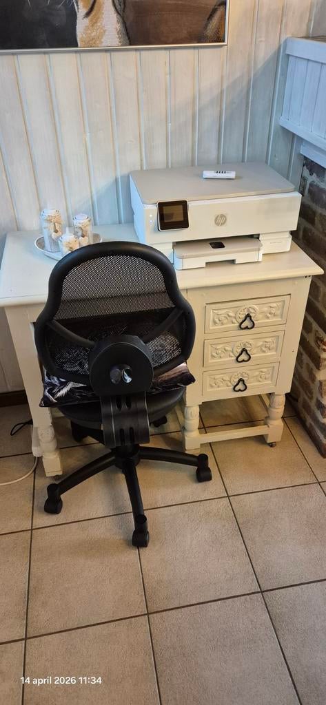 Kleine eiken bureau. H = 79cm l =95cm D = 50 cm., Ophalen