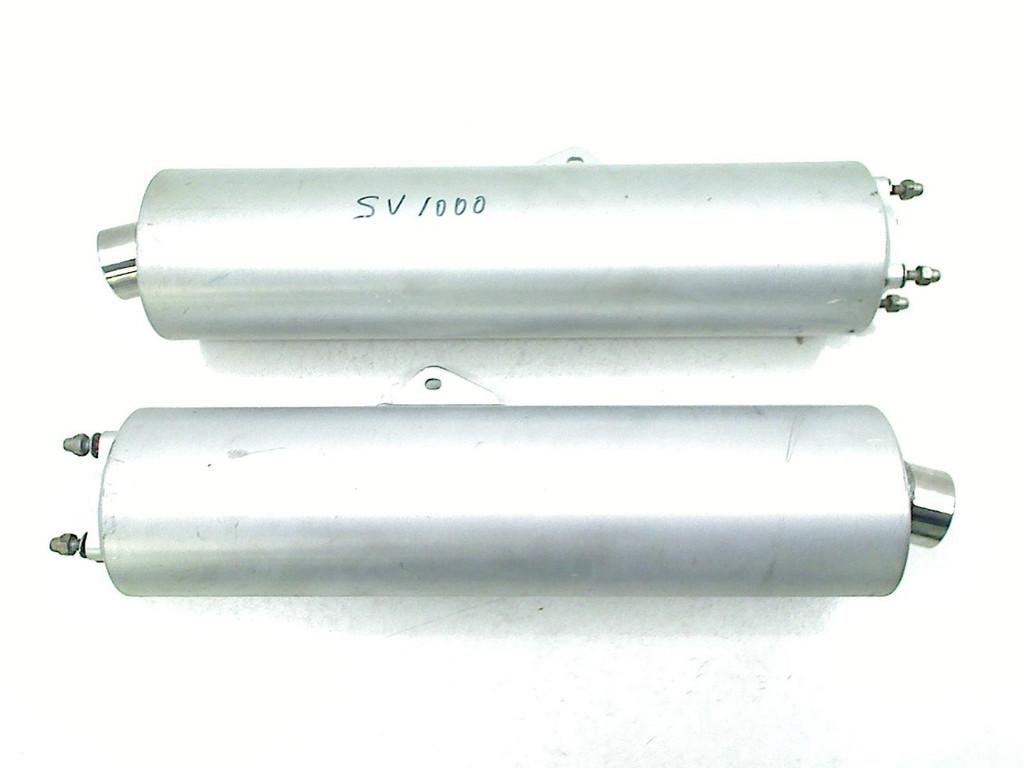 ÉCHAPPEMENT SILENCIEUX ORIGINAL OEM Suzuki, Motos, Dhr. S. di Majo, Utilisé, Info@cama-motorparts.nl, P.J. Troelstraweg 8 8
3144 CX  MAASSLUIS, NL