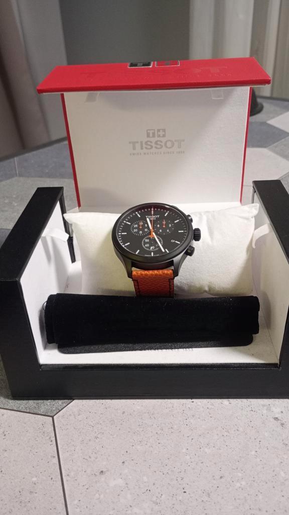 Prachtig nieuw TISSOT herenhorloge met hoesje, Handtassen en Accessoires, Horloges | Heren, Ophalen of Verzenden