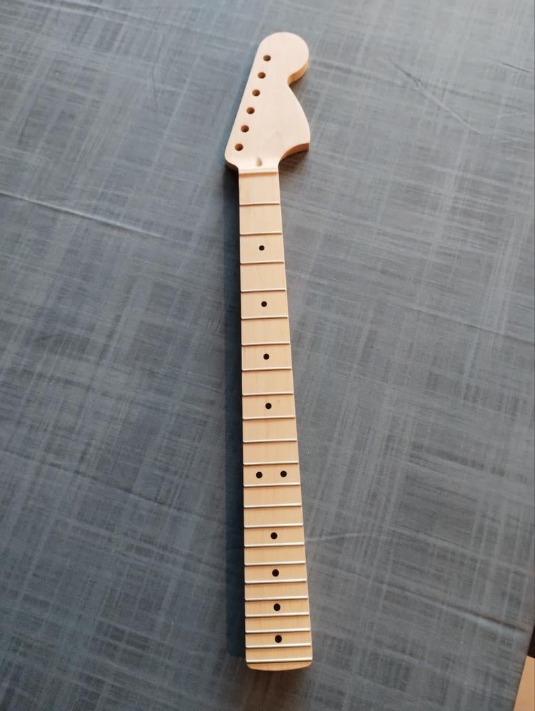 Manche en érable Stratocaster
Grosse tête
Rayon 9,5, Musique & Instruments, Instruments | Pièces, Enlèvement ou Envoi