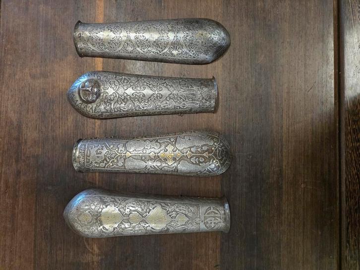 Pièces d'armure indo-persanes anciennes incrustées d'or, Collections, Objets militaires | Général, Enlèvement ou Envoi