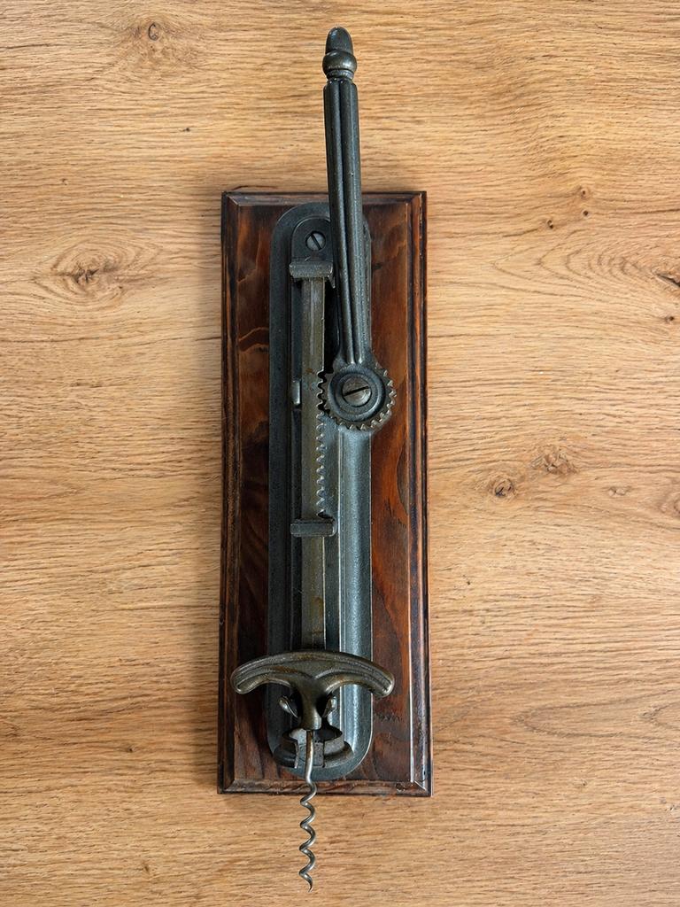 Antieke wandkurkentrekker – mechanisch – hout & gietijzer, Ophalen, Gebruikt