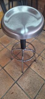 Tabouret de bar tournant, Ophalen