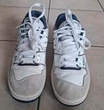 Wit met blauwe sneakers NEW BALANCE maat 44, Kleding | Heren, Schoenen, Ophalen of Verzenden, Sneakers, Gedragen, Wit