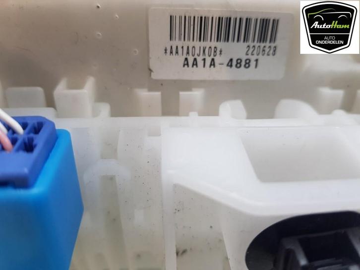 ZEKERINGKAST SX4 S-Cross (JY) (|3671061M10000|3671061M10|), Auto-onderdelen, Elektronica en Kabels, Suzuki, Gebruikt