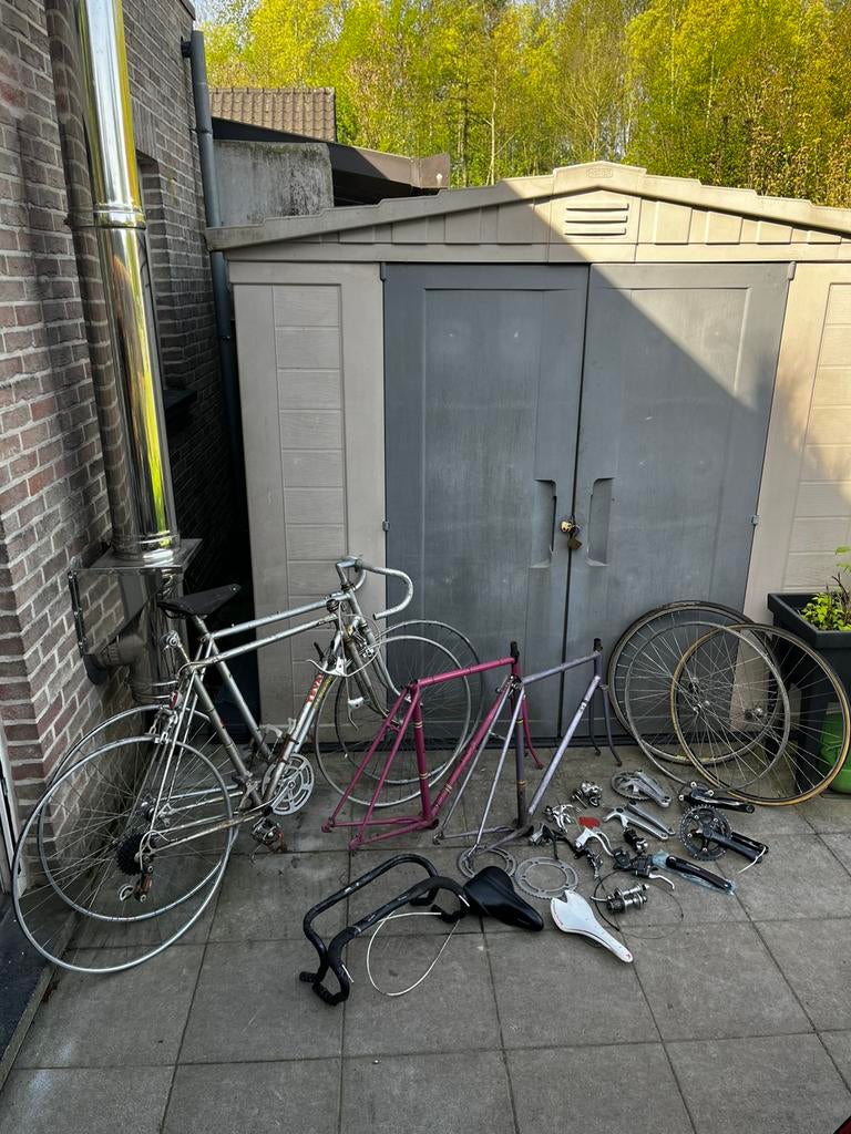 Lot vintage koersfietsen, frames en onderdelen, Fietsen en Brommers, Ophalen