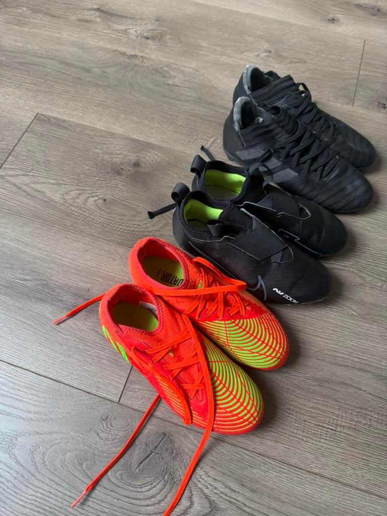 Chaussures de football taille 34 à 37, Sports & Fitness, Enlèvement, Comme neuf, Chaussures