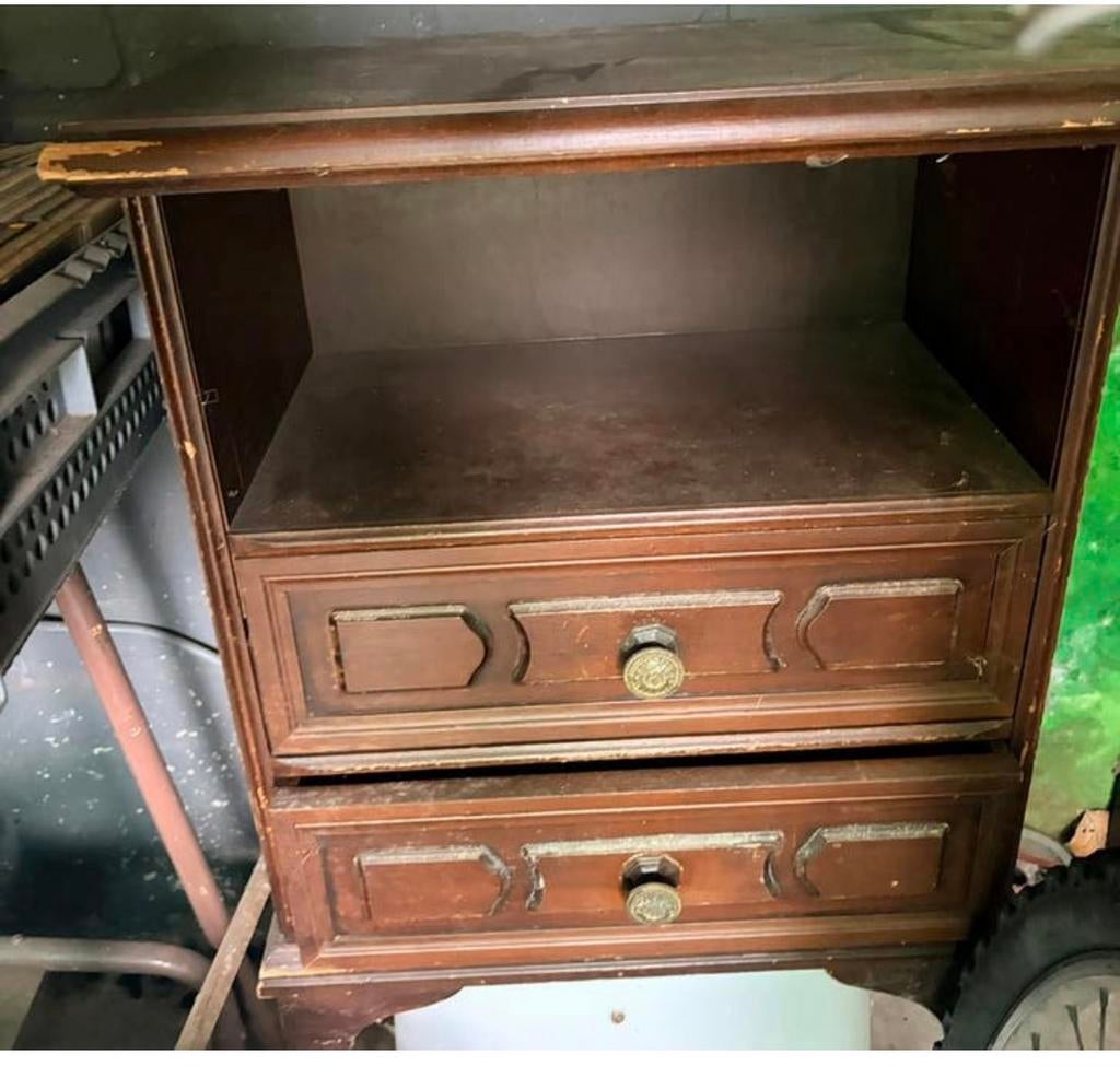 Hall kastje, Ophalen, Zo goed als nieuw