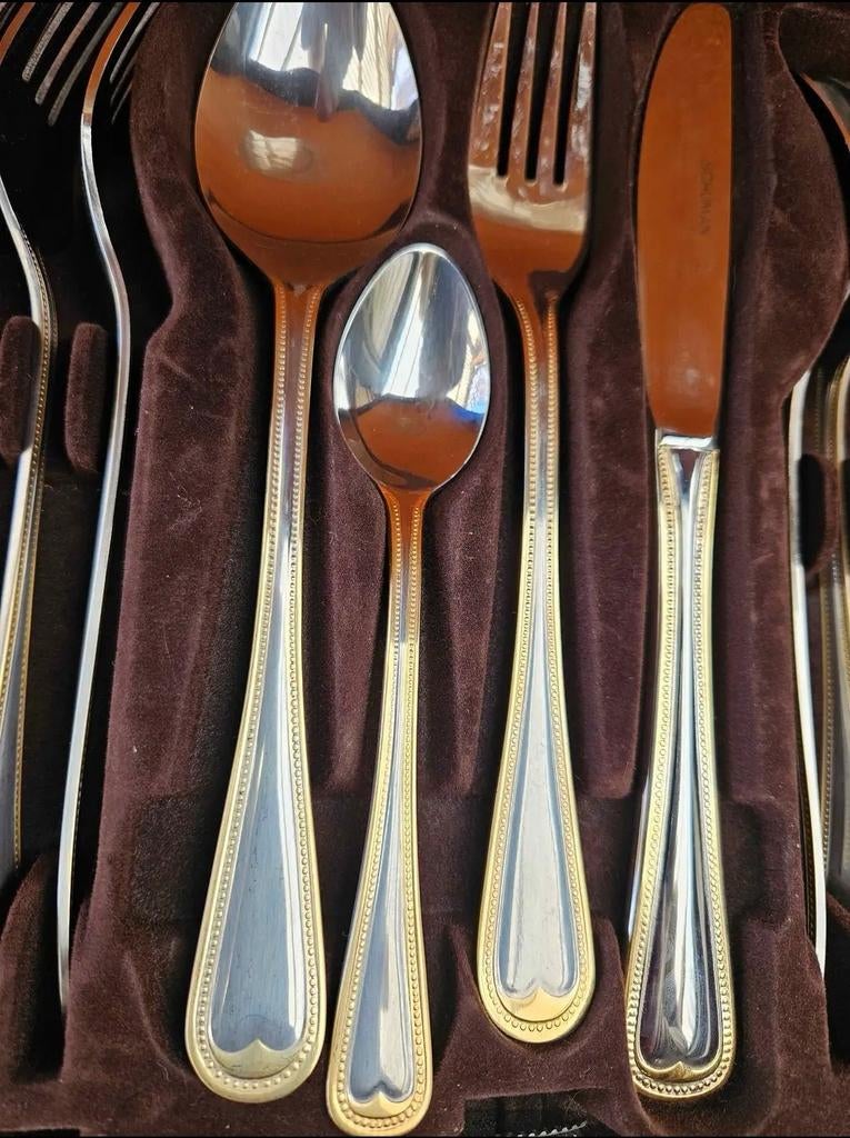 Ensemble de 70 couverts en métal doré 24 carats - non utilis, Maison & Meubles, Cuisine | Couverts, Enlèvement ou Envoi, Ensemble de couverts