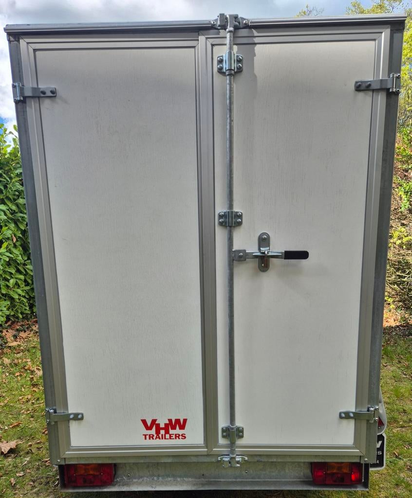 Gesloten dubbelas aanhangwagen tip top in orde., Ophalen, Zo goed als nieuw