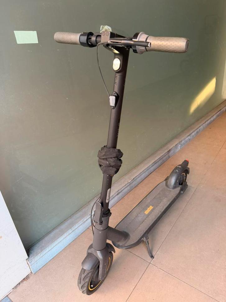 Segway ninebot max g30 kickscooter, Fietsen en Brommers, Steps, Gebruikt, Elektrische step (E-scooter), Ophalen