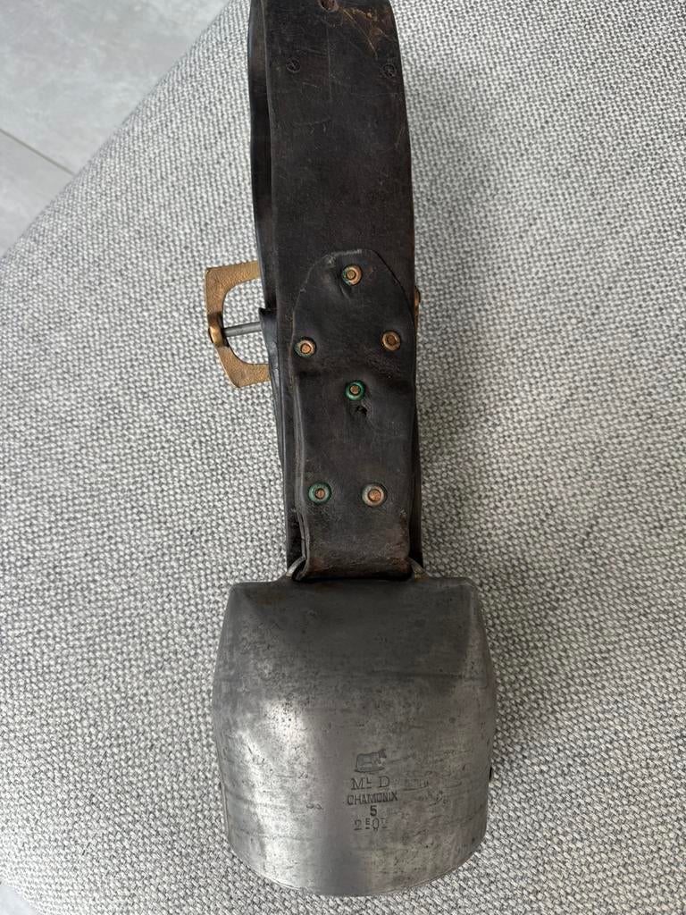 Ancienne cloche de vache, Enlèvement ou Envoi