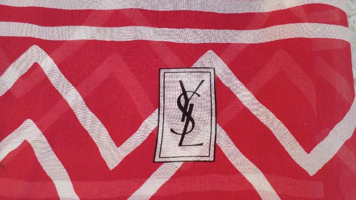 Yves Saint Laurent vintage zijden sjaal, Kleding | Dames, Mutsen, Sjaals en Handschoenen, Ophalen of Verzenden