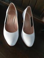 witte schoenen maat 36 slechts 1 keer gedragen, Vêtements | Femmes, Chaussures, Chaussures à haut talons, Voltan, Comme neuf, Enlèvement