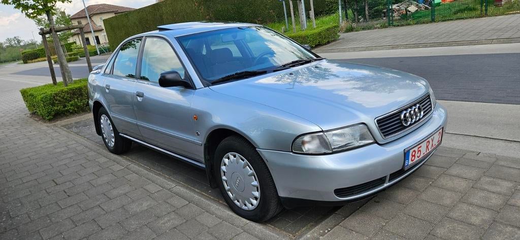 Audi A4 1.8i, 85 000 km. Oldtimer., Argent ou Gris, Achat, Boîte manuelle, Noir
