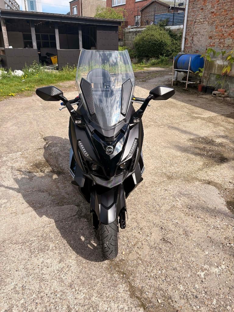 maxi scooter cruisym 125