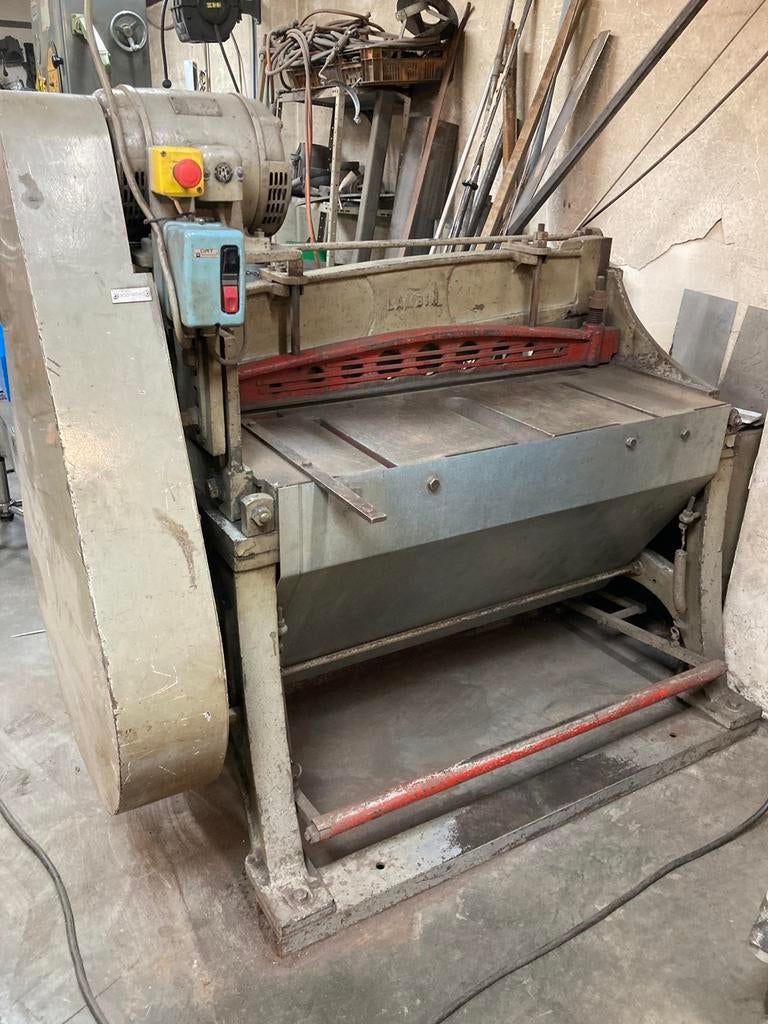 Industriële plaatschaar, Enlèvement, Utilisé