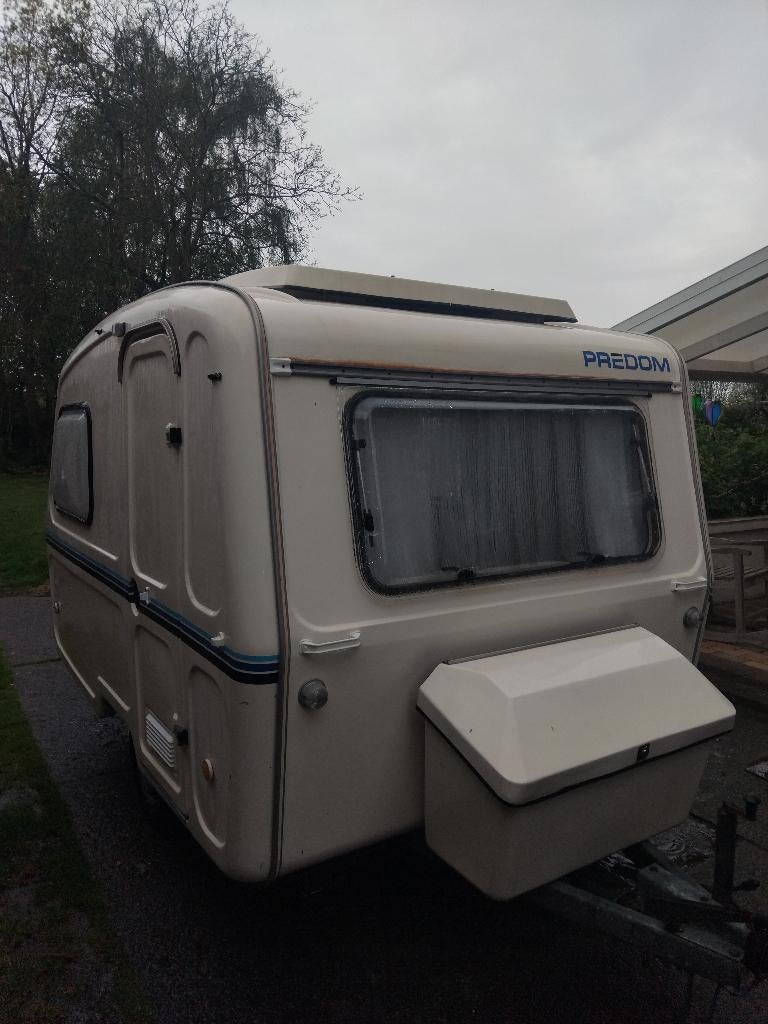 Caravan, Caravans en Kamperen, Caravans, Particulier, tot en met 3, 500 - 750 kg, Kleine zit, Predom, Vast bed, tot 4 meter, Hefdak