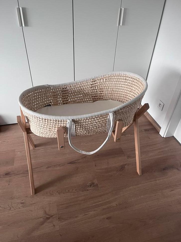 Couffin en osier Chilhome + support en bois, Enfants & Bébés, Berceaux & Lits, Enlèvement