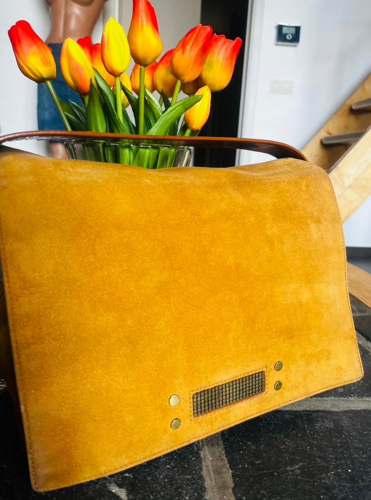 Sac Clio Goldbrenner bandoulière  en daim camel, Bijoux, Sacs & Beauté, Sacs | Sacs Femme, Enlèvement ou Envoi, Utilisé, Beige