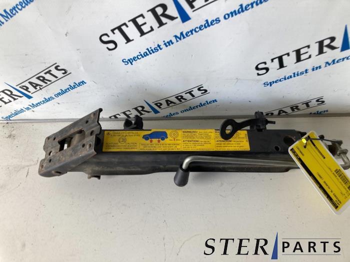 Cric d'un Mercedes ML-Klasse, Autos : Pièces & Accessoires, Autres pièces automobiles, Mercedes-Benz, Utilisé, 3 mois de garantie