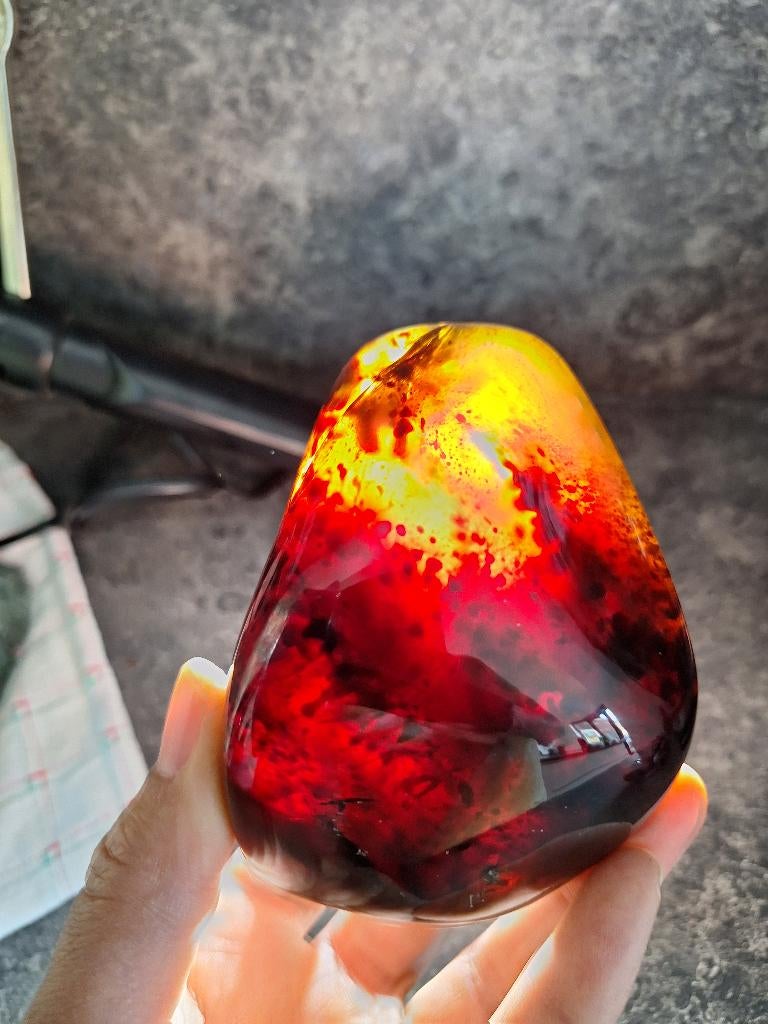 MULTICOLORE ! Ambre indonésien —249 grammes !, Collections, Enlèvement ou Envoi, Fossile