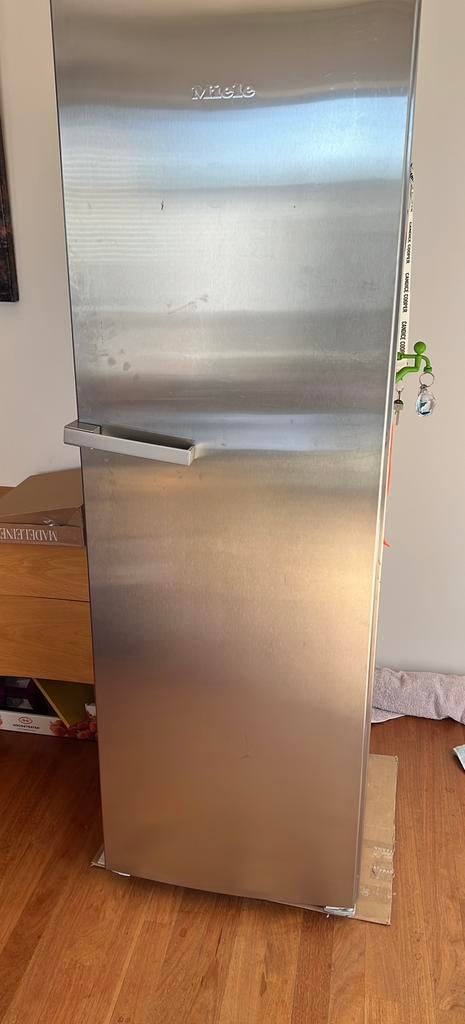 Grand réfrigérateur autoportant MIELE avec tiroirs Biofresh, 160 cm ou plus, Sans bac à congélation, Enlèvement, Utilisé