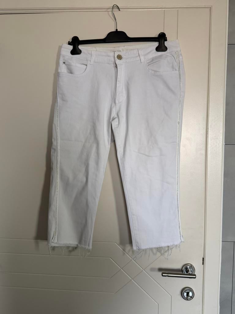 Nieuwstaat witte dames broek van Parami, Kleding | Dames, Spijkerbroeken en Jeans, Ophalen, Zo goed als nieuw, Wit, Overige jeansmaten