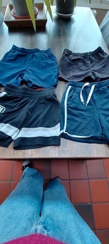 lot 4 shorts, Enfants & Bébés, Vêtements enfant | Taille 128, Differente marque, Garçon, Enlèvement ou Envoi, Utilisé