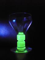 Art deco uranium glas borrelglaasje, Antiek en Kunst, Ophalen of Verzenden