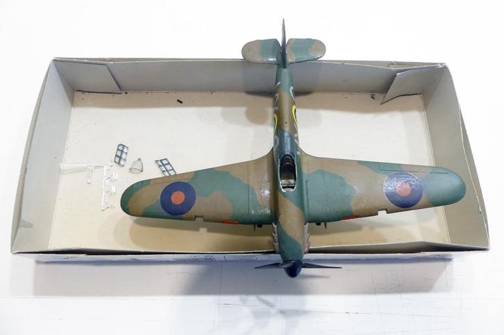 Airfix 04102 Hawker Hurricane wordt voltooid, Hobby en Vrije tijd, Modelbouw | Vliegtuigen en Helikopters, Gebruikt, Vliegtuig