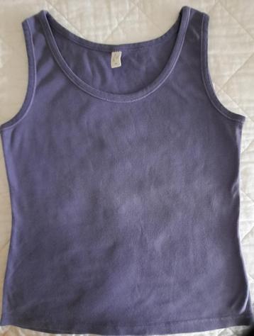 2 topjes, maat M, créme kleur en lila beschikbaar voor biedingen