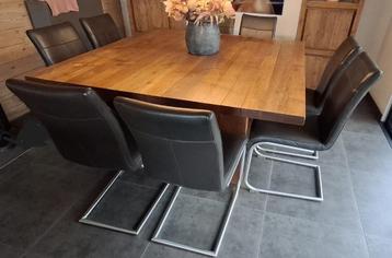 Teaken Eetkamertafel + stoelen + salontafel met 6 manden beschikbaar voor biedingen