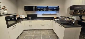 Schmidt Expo keuken gelakt houtfineer beschikbaar voor biedingen