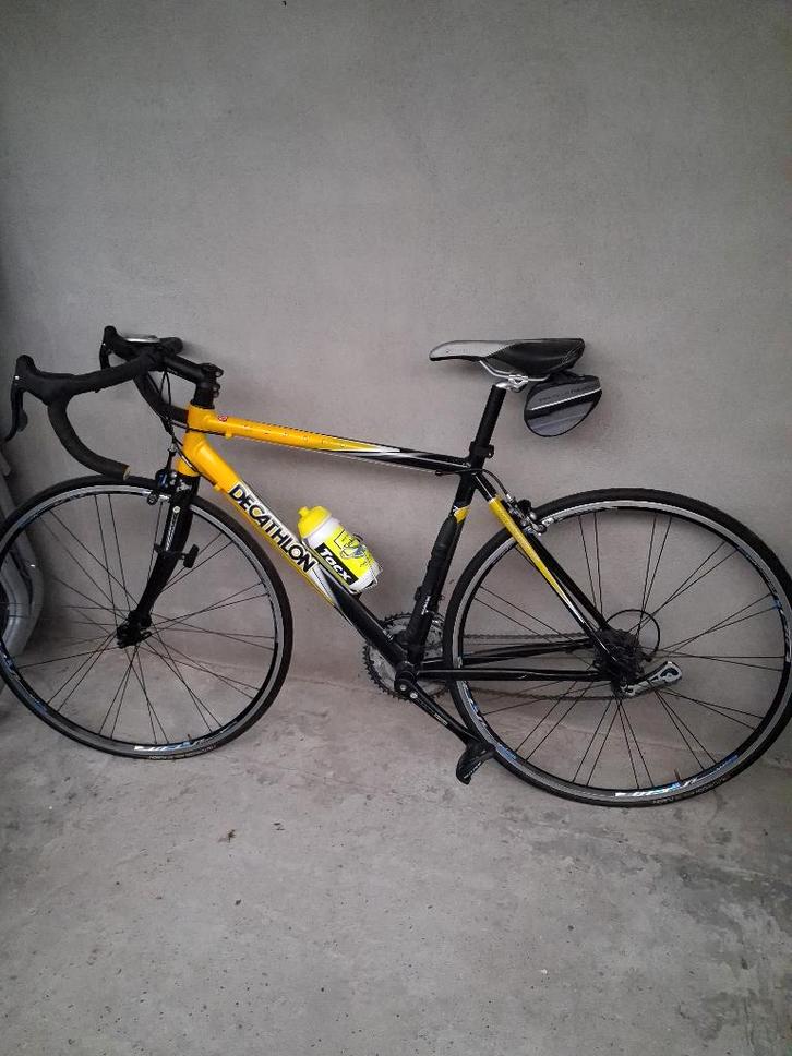 Decathlon koersfiets – zeer goede staat – incl. accessoires, Fietsen en Brommers, Fietsen | Dames | Sportfietsen en Toerfietsen