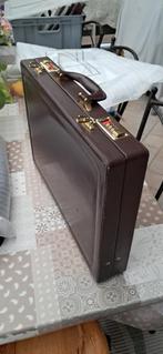 Nouvelle mallette, Enlèvement