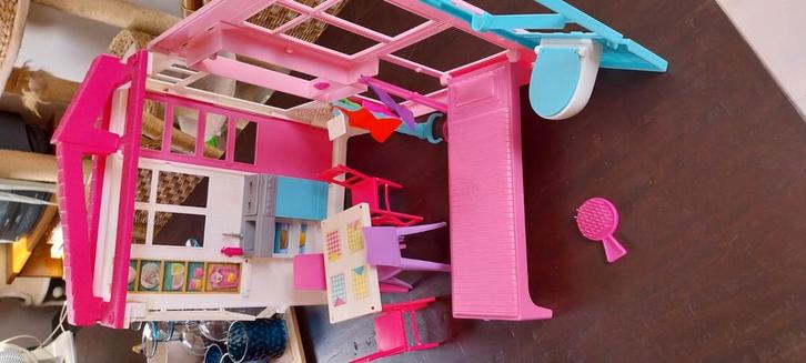 Maison Barbie pliable + 1 Barbie + 15 accessoires, Kinderen en Baby's, Speelgoed | Poppenhuizen, Gebruikt, Accessoires, Ophalen