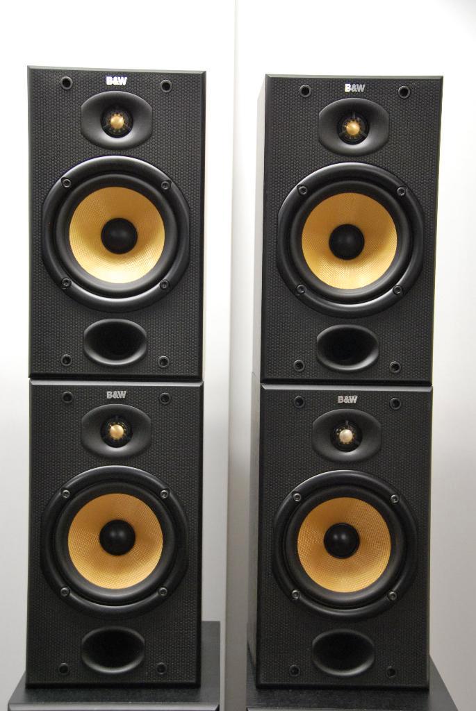 B&W  DM601 als nieuw per set te koop/beluisteren, Audio, Tv en Foto, Luidsprekerboxen, Zo goed als nieuw, Front, Rear of Stereo speakers