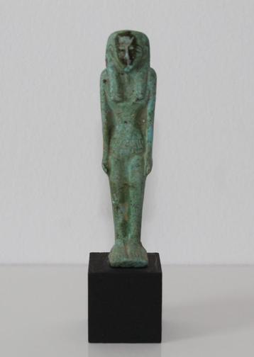 Figure féminine en faïence de l'Égypte ancienne 1070-712 BC