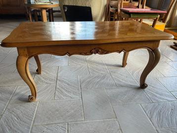 Table de salon en chêne massif style Louis XV