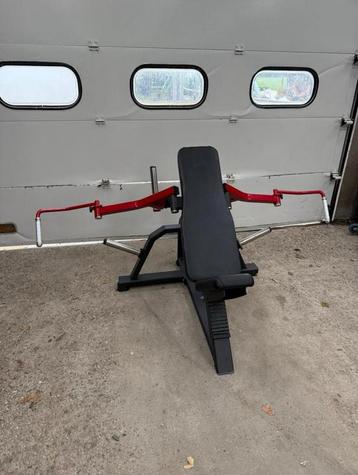 Plate loaded incline fly machine / fly / butterfly beschikbaar voor biedingen