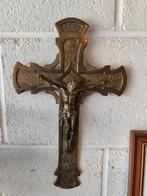 Crucifix, Ophalen